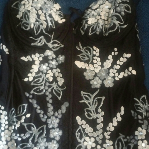 Bustier - Picture 1 of 7